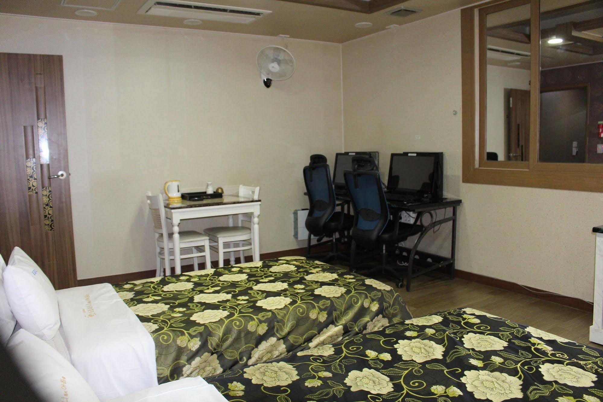 Tiffany Motel Mokpo Luaran gambar