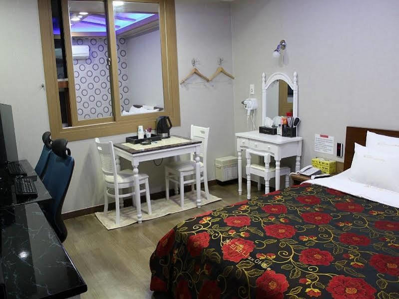 Tiffany Motel Mokpo Luaran gambar