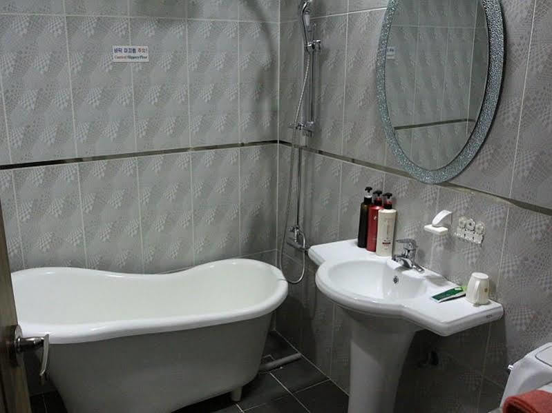 Tiffany Motel Mokpo Luaran gambar