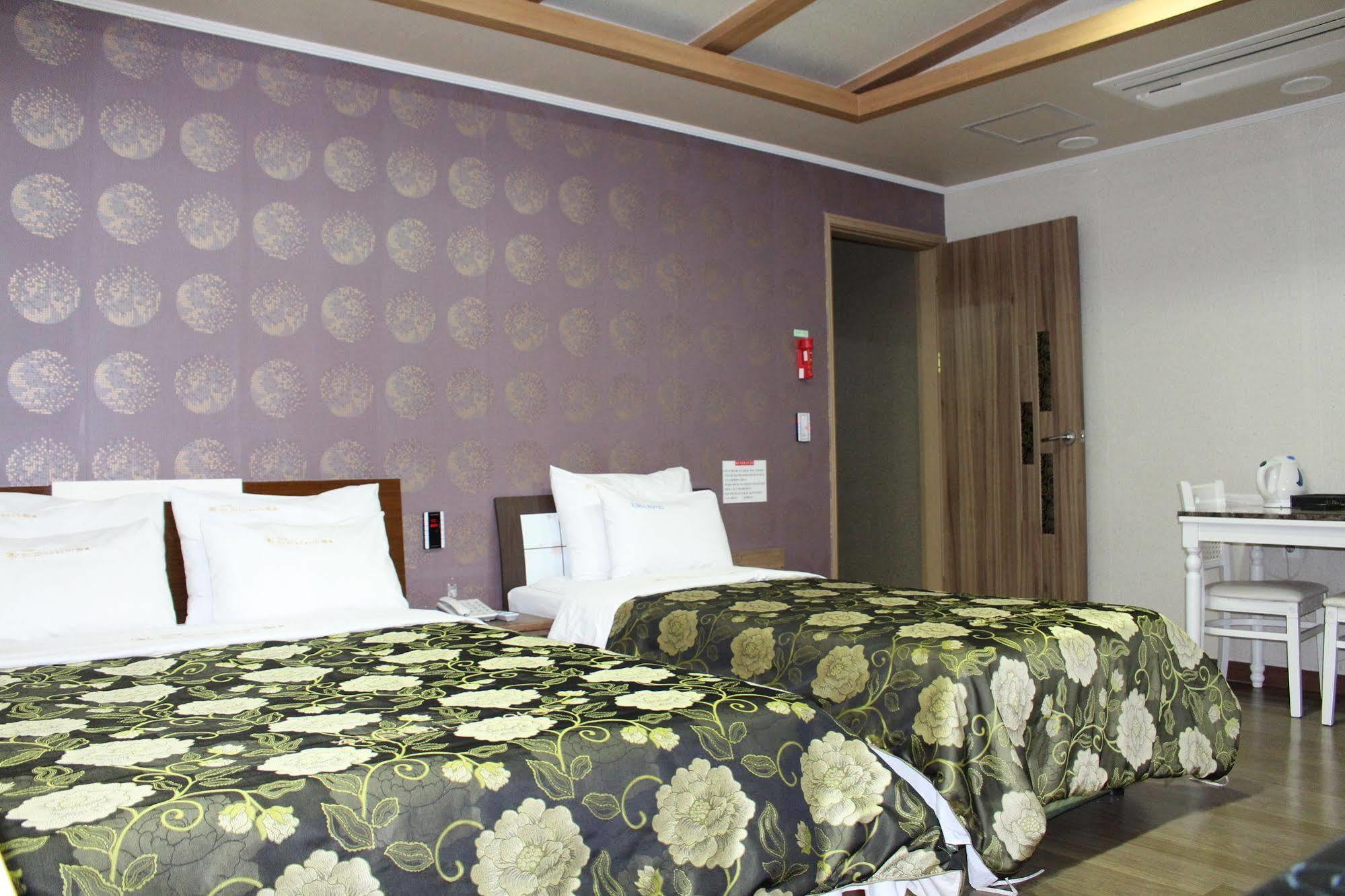 Tiffany Motel Mokpo Luaran gambar