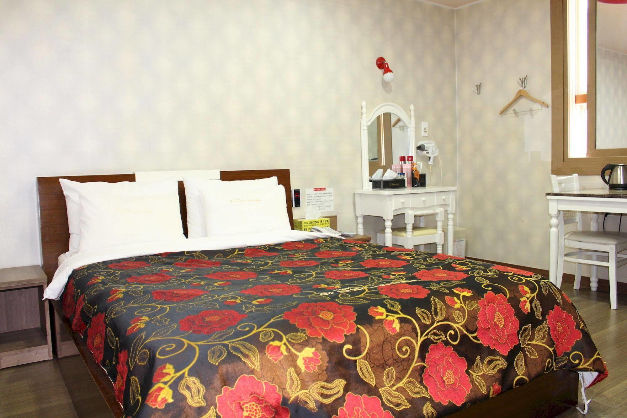 Tiffany Motel Mokpo Luaran gambar