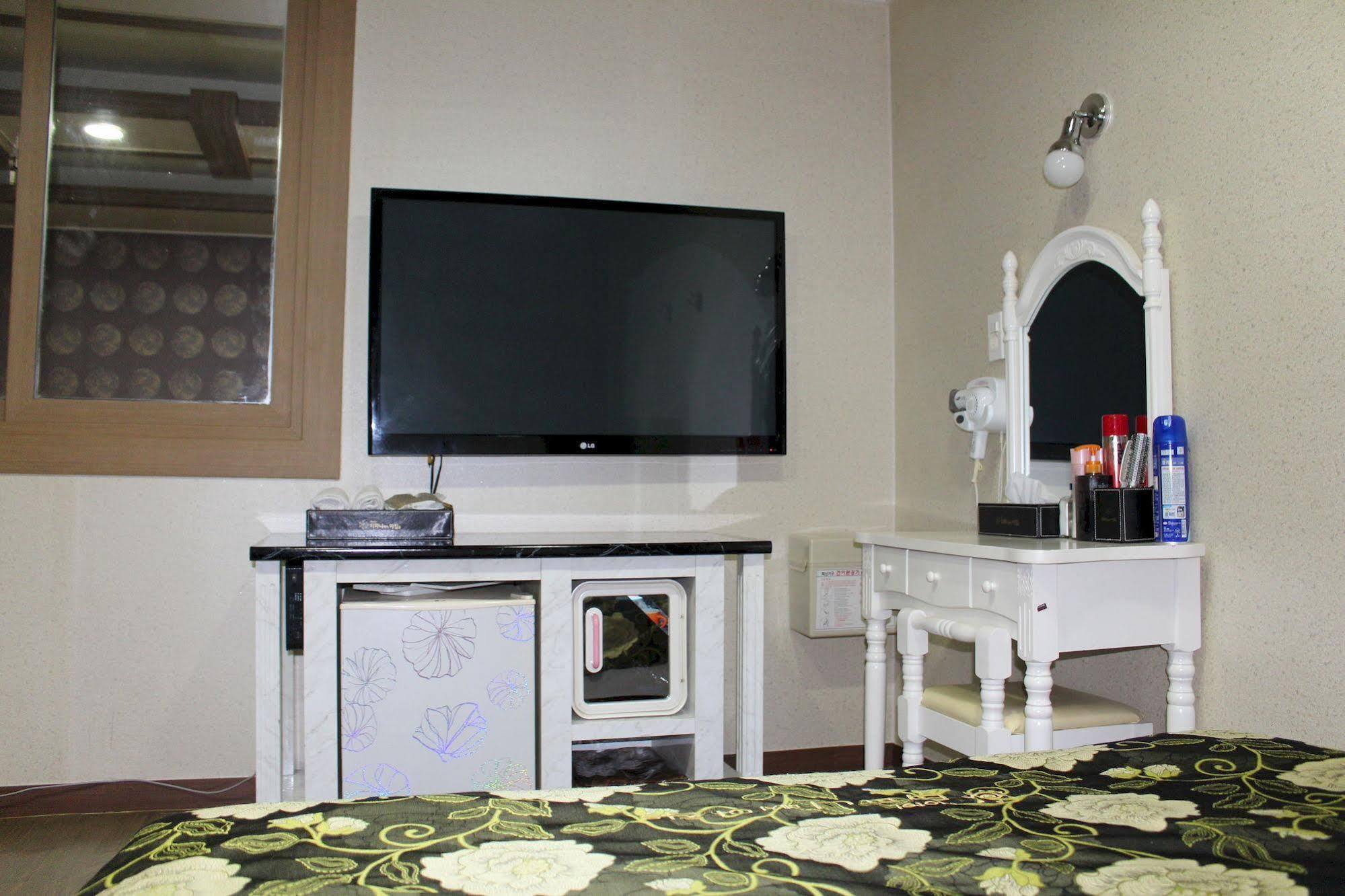 Tiffany Motel Mokpo Luaran gambar