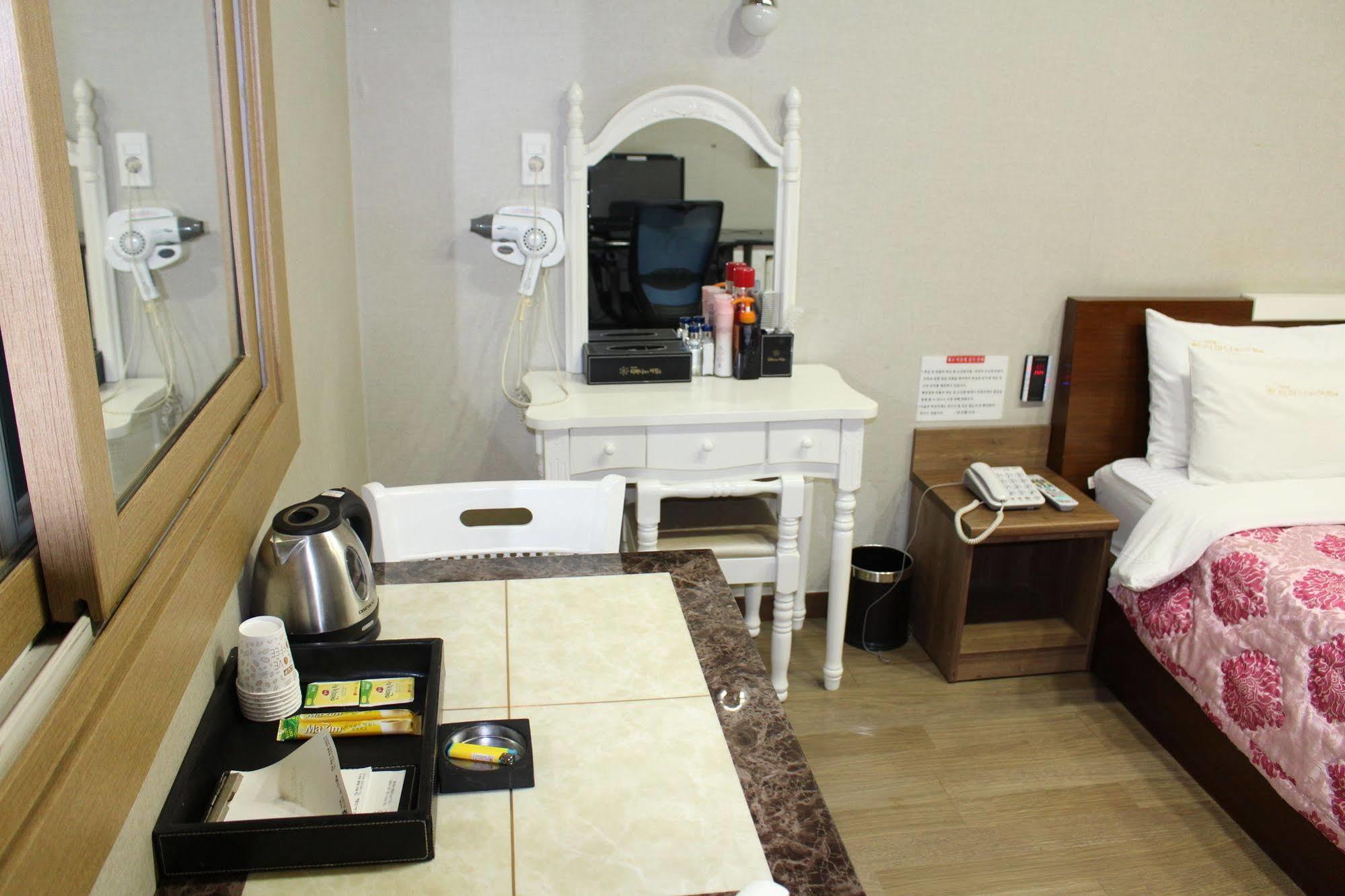 Tiffany Motel Mokpo Luaran gambar